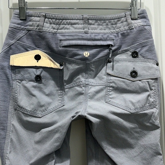 Lululemon Ride On Shorts in Fossil / White Sz 4 - Picture 11 of 12